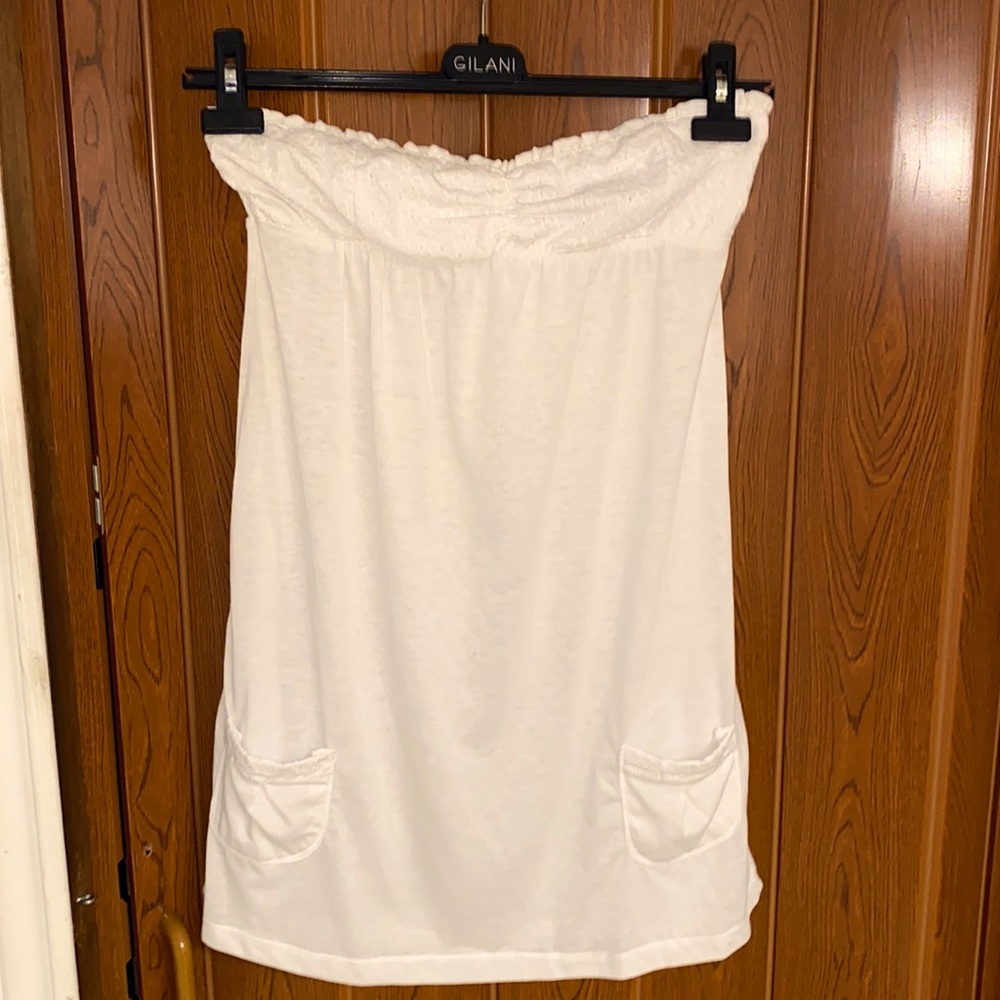Ladies white summer dress. Size medium.